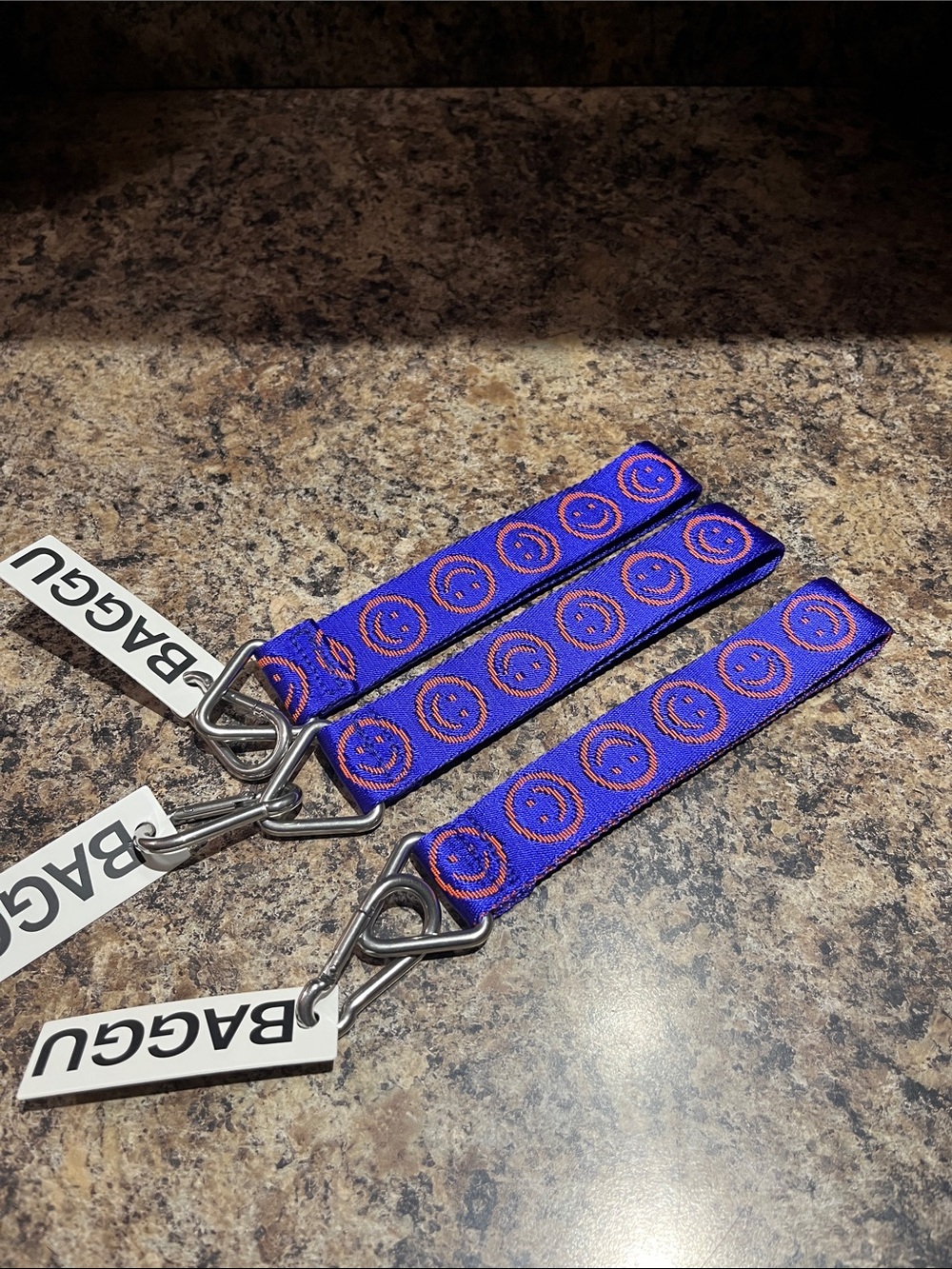 BAGGU Logo Keychain - Picture 5 of 7